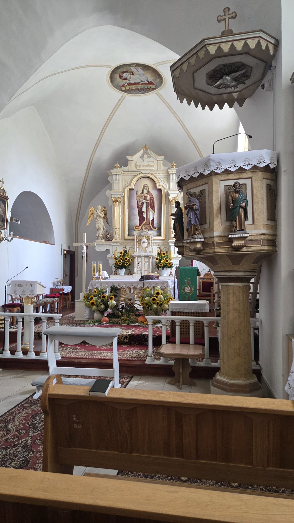 Ołtarz udekorowany na Dożynki Gminne w Tomaszowie Bolesławieckim